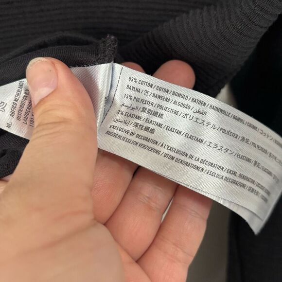 Hollister Textured V-Neck Cropped Black Top Medium - Picture 3 of 4